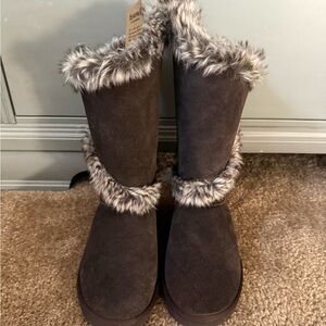 NWT BearPaw Fur Lined Boots. Brown
